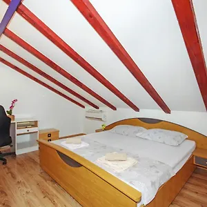 Apartment House, Split